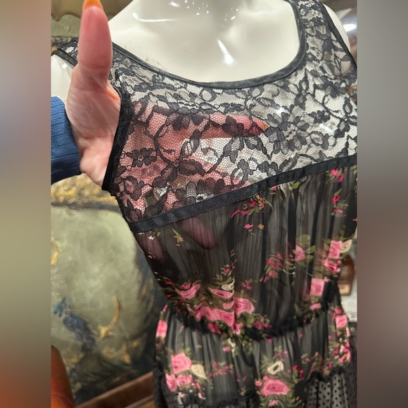 NWOT JOANIE JAMES NY Black and Rose Print Chiffon sheer Tiered Dress - Picture 6 of 9
